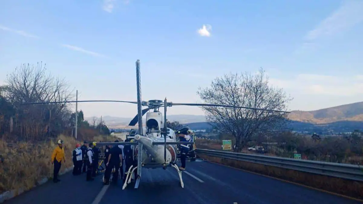 Helicoptero en la carretera Morelia-Pátzcuaro